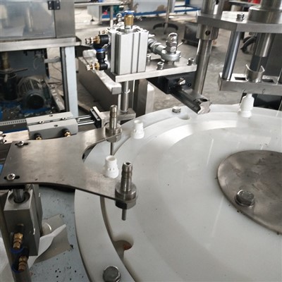 Automatic 5ml 100ml Eliquid Ejuice Essential Oil Cigarette Oil Filling Machine